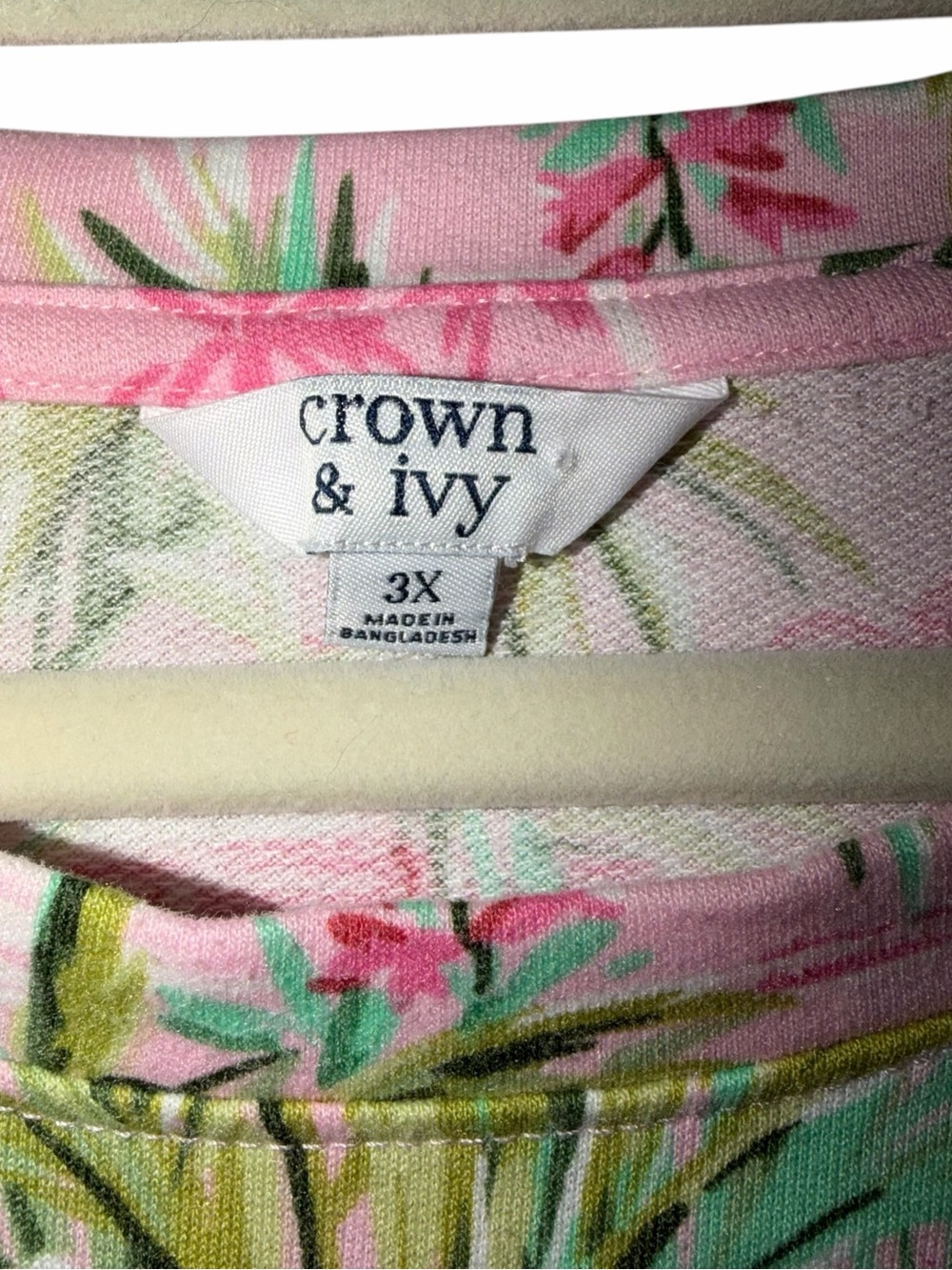 crown & ivy Pink Tropical Palm Print Short Sleeve Tee - Picture 3 of 5